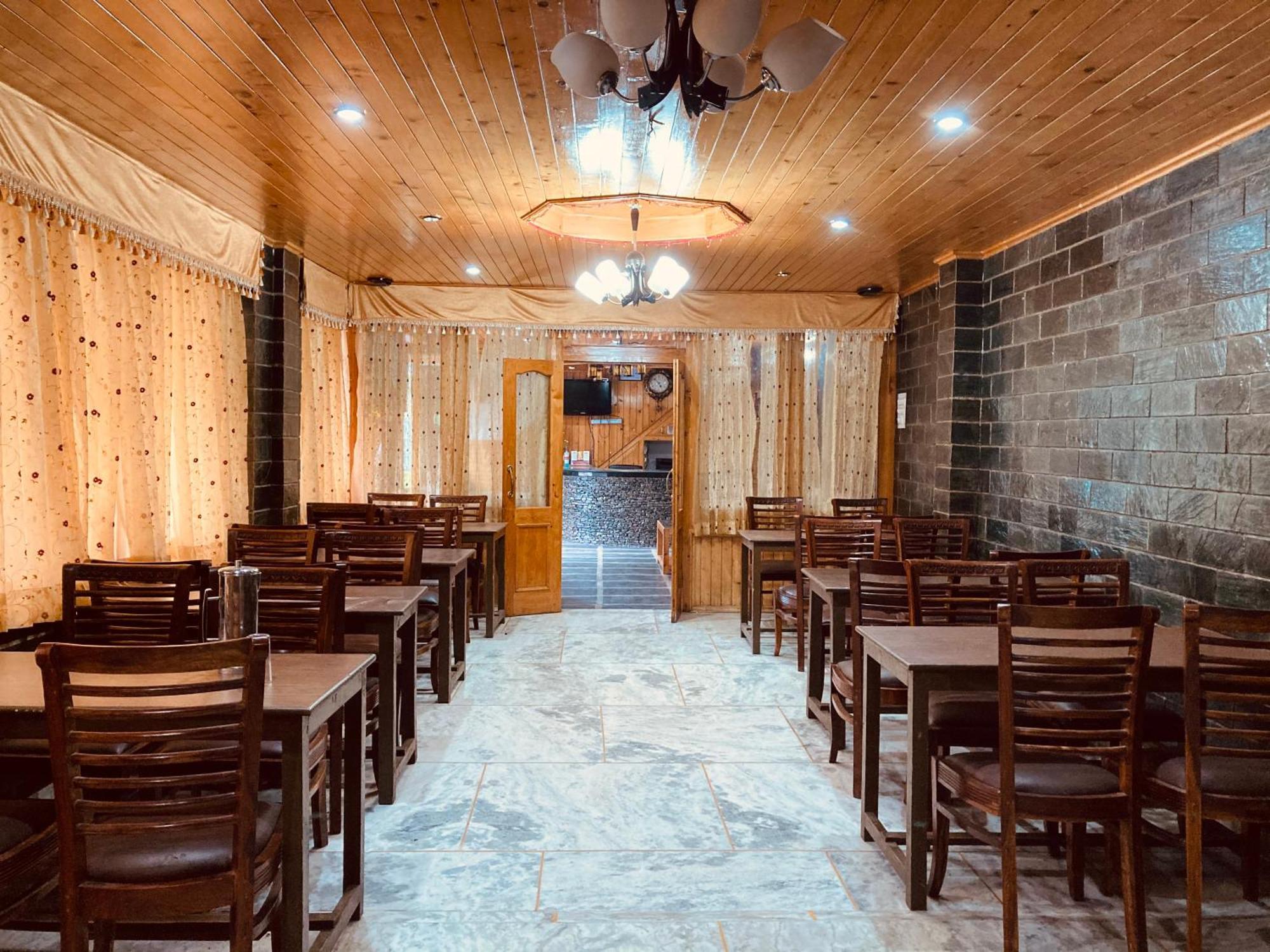 Snow Clad Riverview Hotel & Resort, Manali Exterior foto